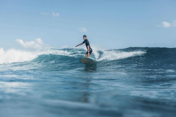 Où trouver les meilleurs spots de surf pour débutants à Bali, Indonésie ?